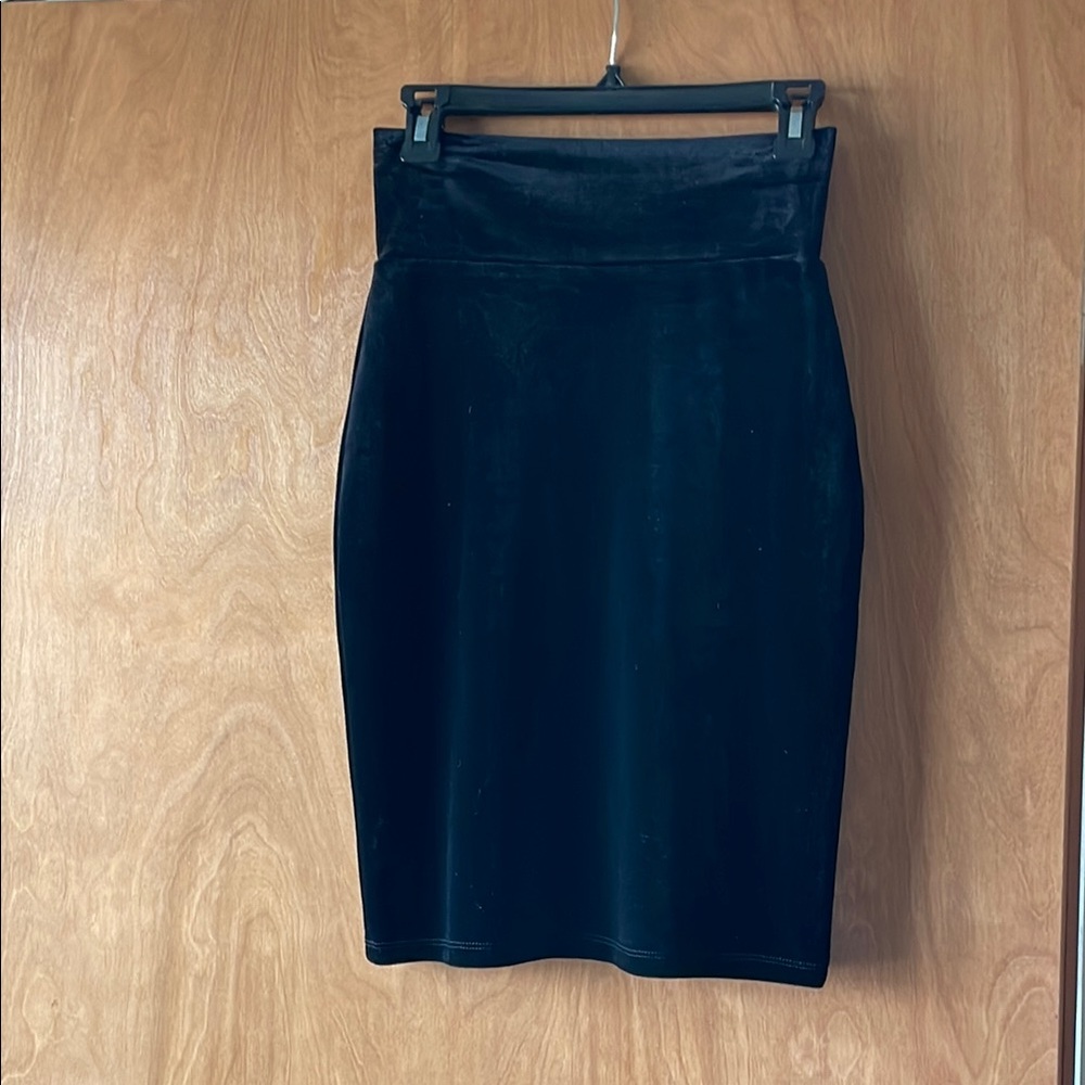 Black Velvet Knee-Length Pencil Skirt